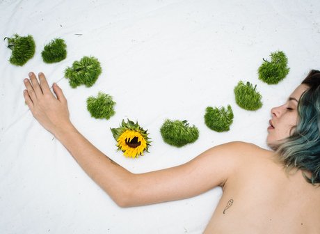 Carly Foulkes sexy model image