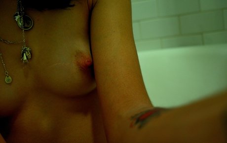 Carly Foulkes sex model pictures