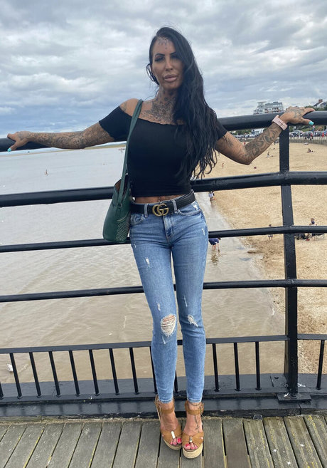 Seen Her hot model pic