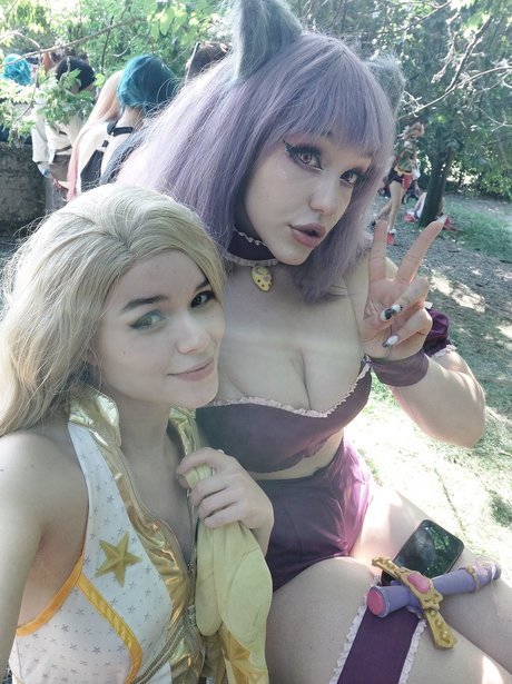 Inu A Akane naked model picture