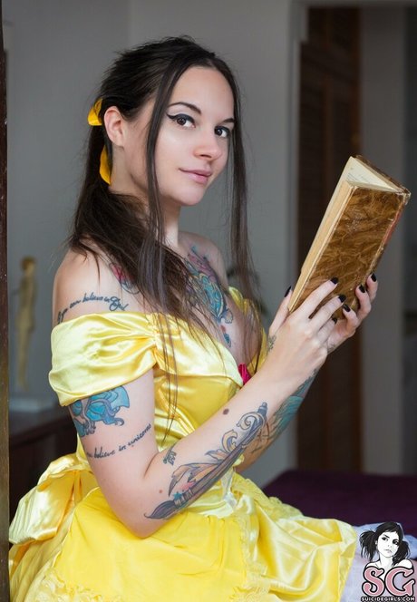 DoncellaSuicide art model photo