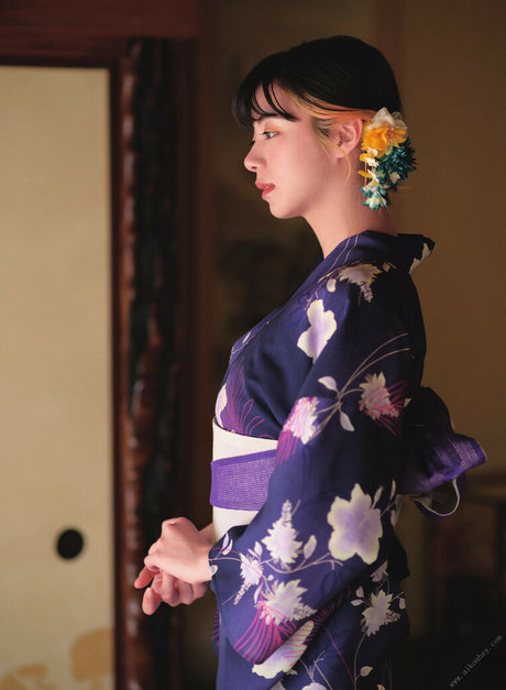 Elaiza Ikeda free pornstar images