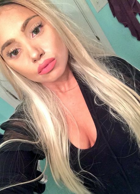 Shari G porn model photos