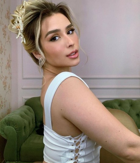 LoryLives nudes star galleries