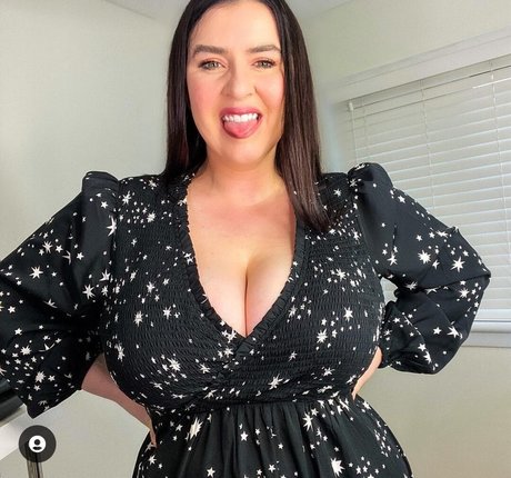 Suzie Mac exclusive star images