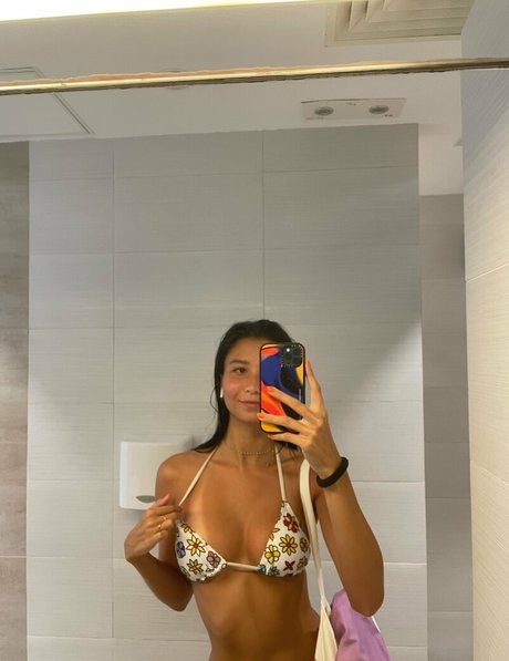 angelinooor model naked image