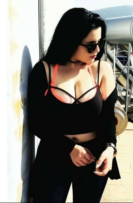 Theodwra Drinia sexy model img