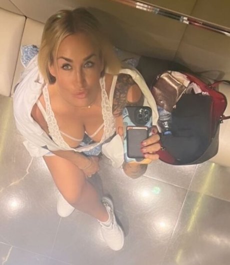 Sarah Connor model erotic images