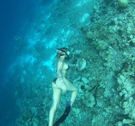 Sarah Connor naked model image