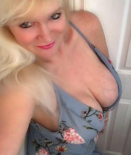 Sandie Lee pornstar nudes pictures