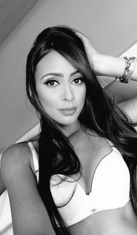 Caro Ortiz nice model pic