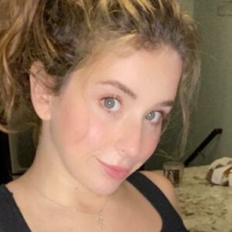 Ahlyssieeee nude star gallery