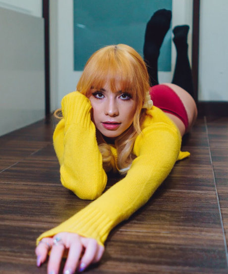 Cindy Paola naked model image