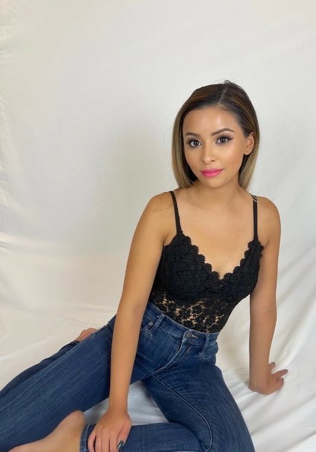 Iris In The Kitchen star pornographic images