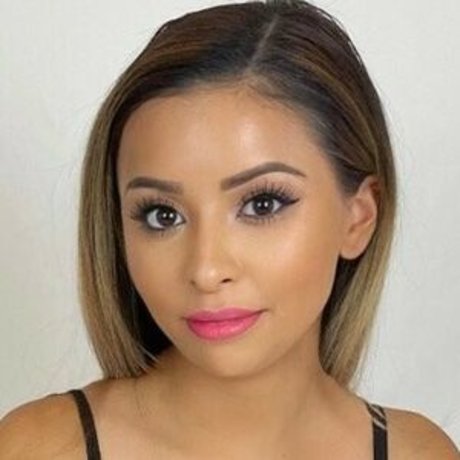 Iris In The Kitchen top model image