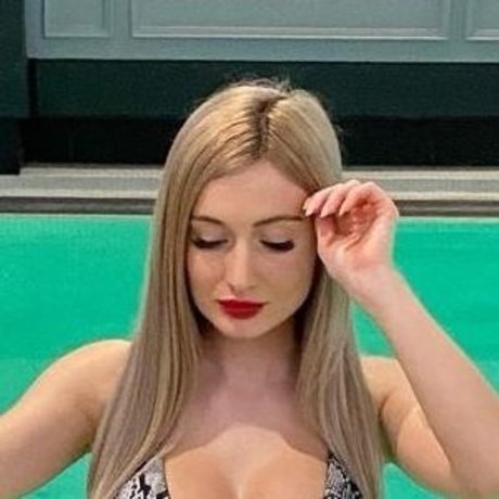 Leakrrs nude pornstar image