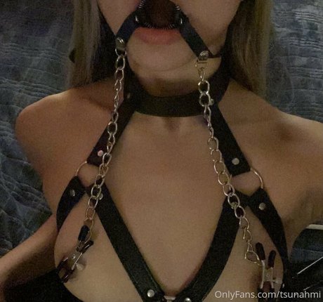 Tsunahmi star naked img