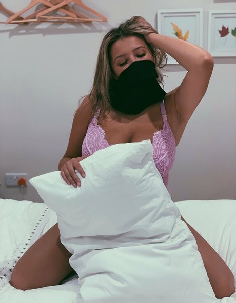 Zara Zahir perfect pornstar pics