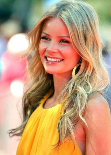 Anita Briem hot model gallery