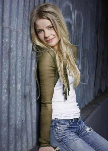 Anita Briem exclusive actress img