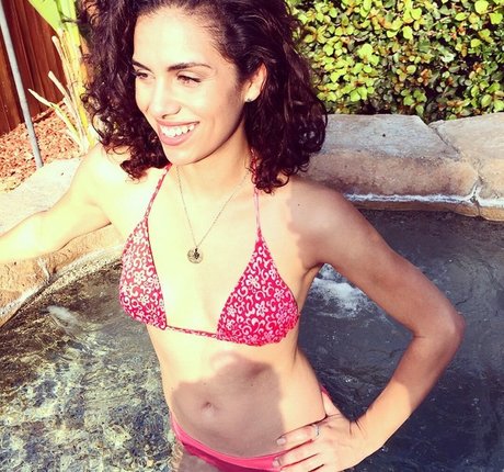 Andrea Sixtos beautiful star photo