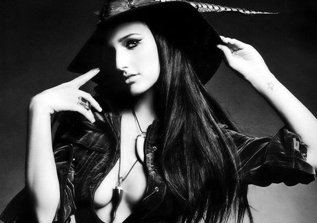 Ashlee Nicole Simpson model hot pictures