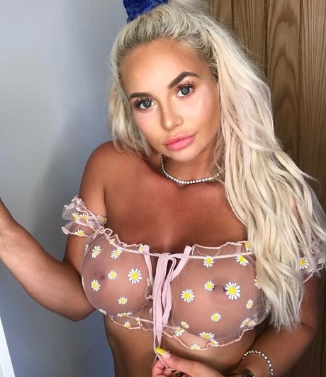 Pocket Rocket Meg hot pornstar picture