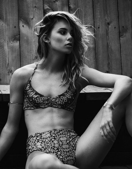 Amber Davis model sex img