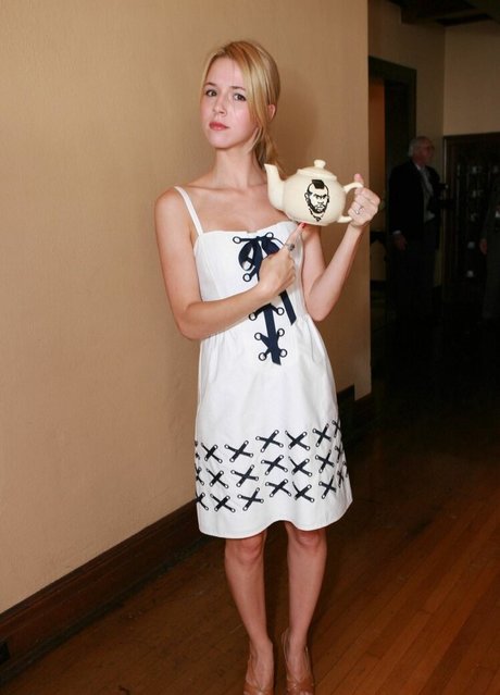 Alona Tal star images