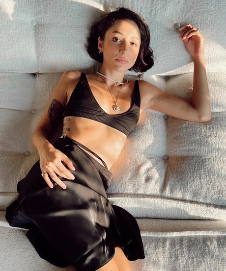 Zeynep Bastik beautiful actress images