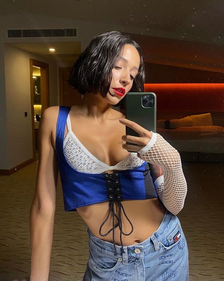 Zeynep Bastik high quality actress image