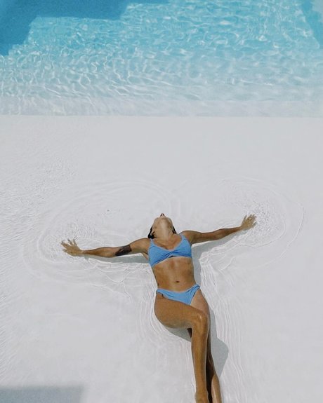 Zeynep Bastik star nude pictures