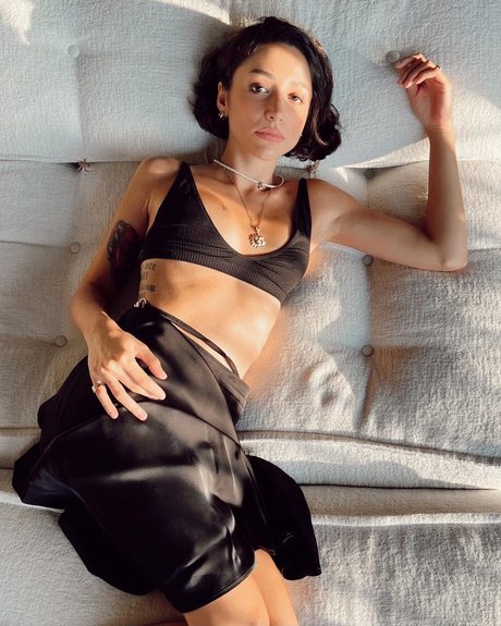 Zeynep Bastik model nudes images