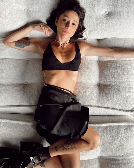 Zeynep Bastik adult actress picture