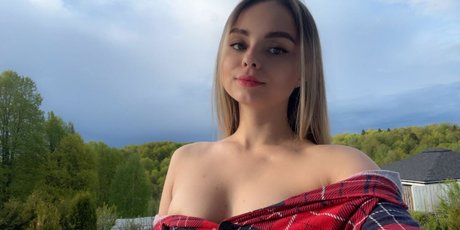 Misss Vikka pornographic model images