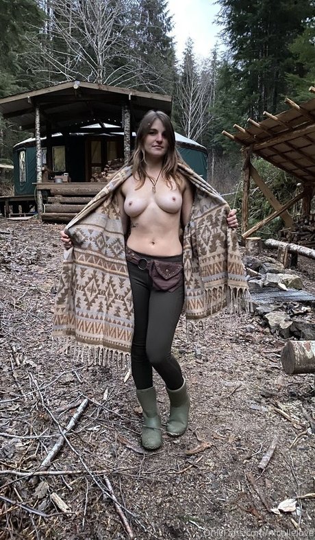 Nicollelove art star pic