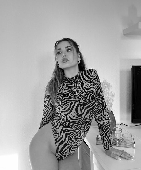 sinarittinger naked model photos