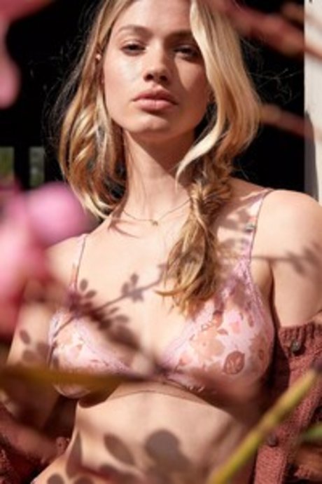 Maggie Rawlins xxx actress galleries