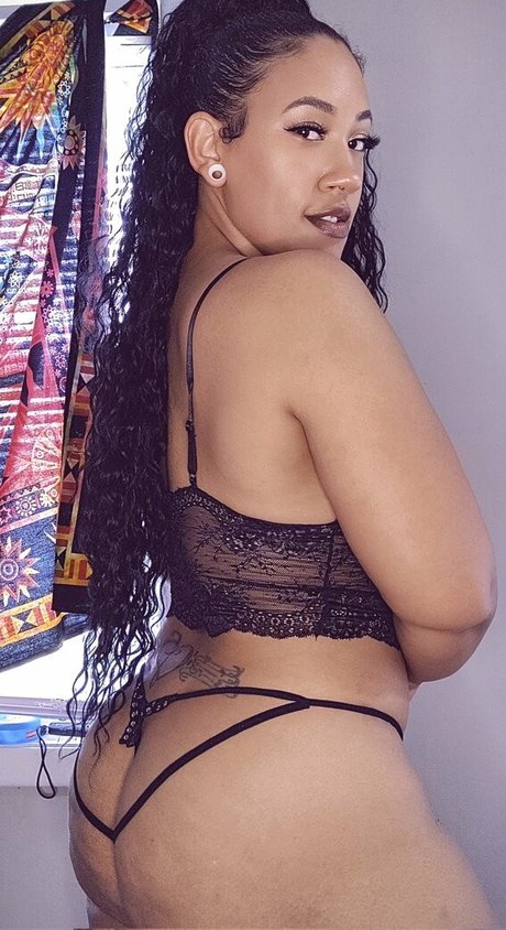 MzGuidedGoddess high quality model pic