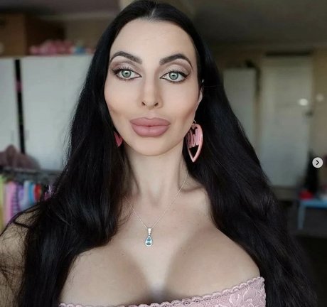 Angelina Bellucci high quality pornstar pics