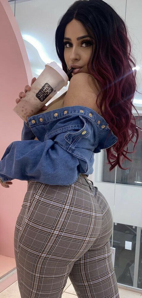 Claudiamolina a adult actress photos