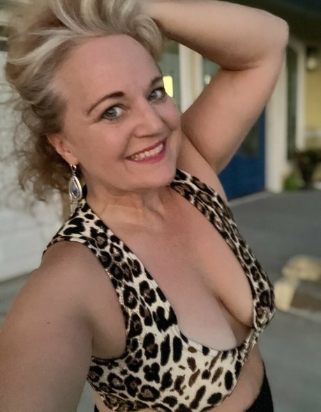 Ginger Hughes69 pornstar free photo