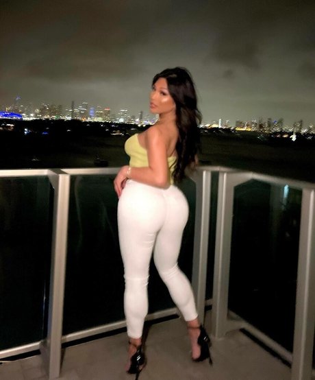 Jaslyn Lee model best images