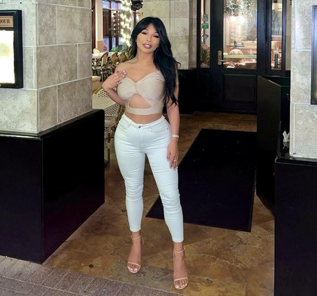 Jaslyn Lee model beautiful archive