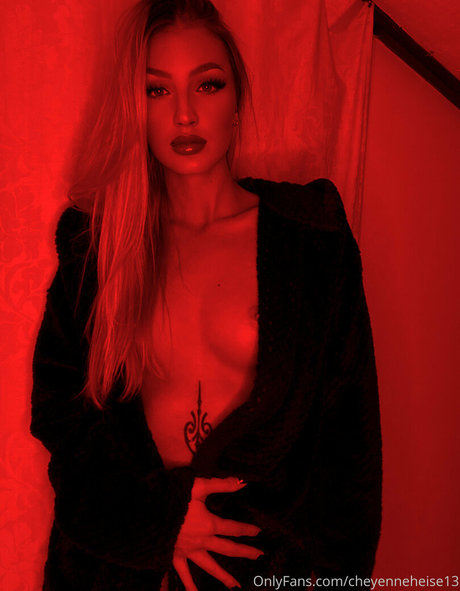 Cheyenne Heise hot model photos