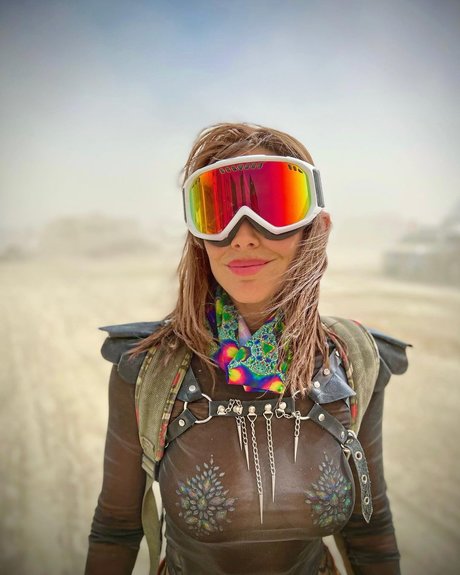 Maria Elisa Camargo actress gallery