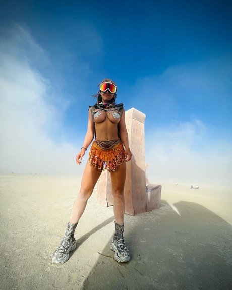 Maria Elisa Camargo sex star photos