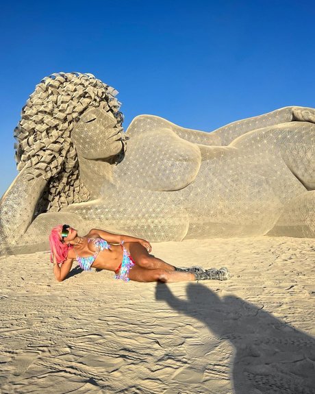 Maria Elisa Camargo naked pornstar galleries