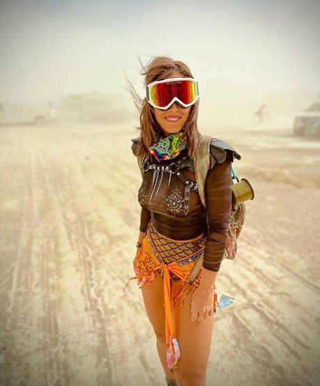 Maria Elisa Camargo model image