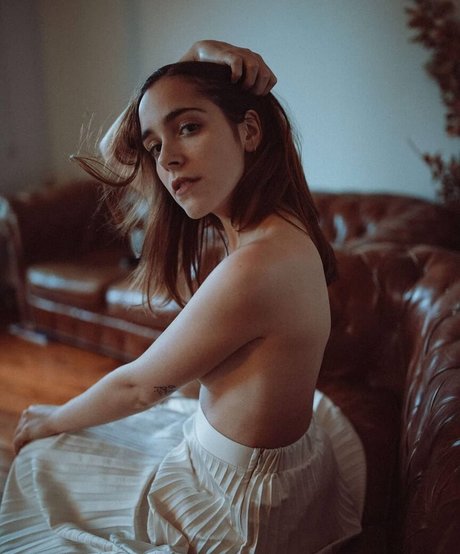 Lou Howard sexy star pic